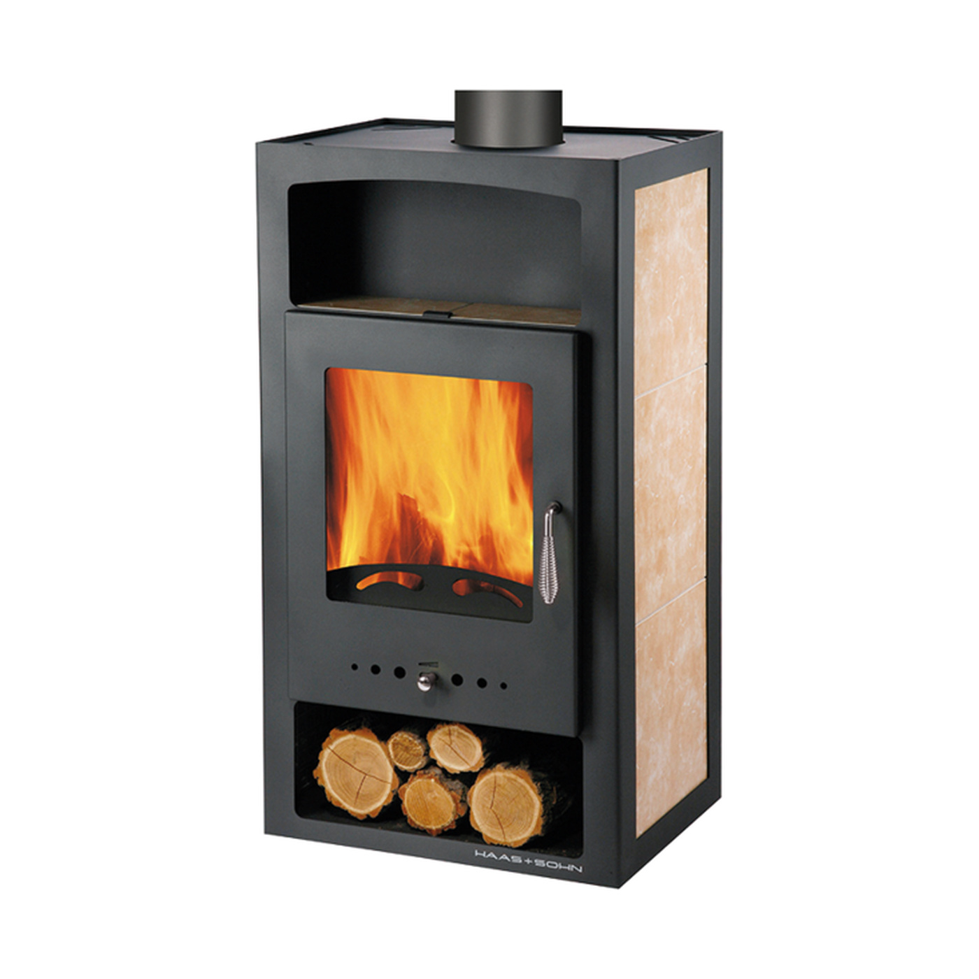 HAAS+SOHN - Kaminofen mit Wärmetauscher HAAS+SOHN ADRIA II mit Wärmetauscher, schwarz, beige Fliesen, Cr-Armaturen - LÍBI ELEKTRO