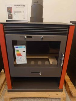 Victoria - Kaminofen mit Wärmetauscher VICTORIA Rubin BO, rot - LÍBI ELEKTRO